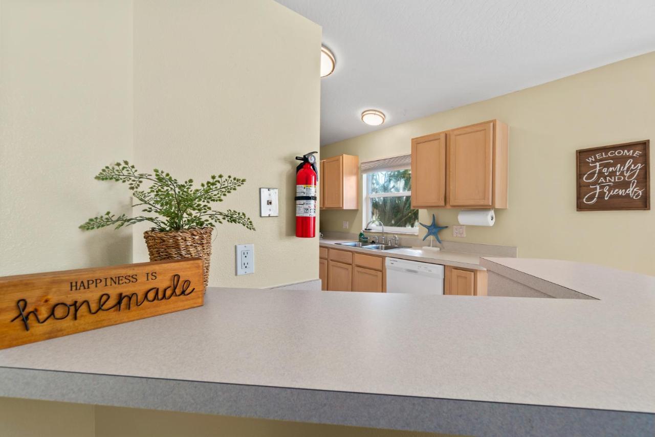 מלבורן Heart Of The Waves - 3Br & 2Ba Beach Retreat - New Hot Tub - Outside Patio With Grill & Seating, Steps To Fun! מראה חיצוני תמונה